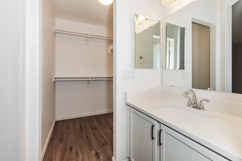 2,210/Mo, 10704 E Enid Ave Mesa, AZ 85208 Main Bathroom View 2