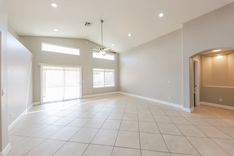 2,710/Mo, 15741 N 91st Dr Peoria, AZ 85382 Living Room View
