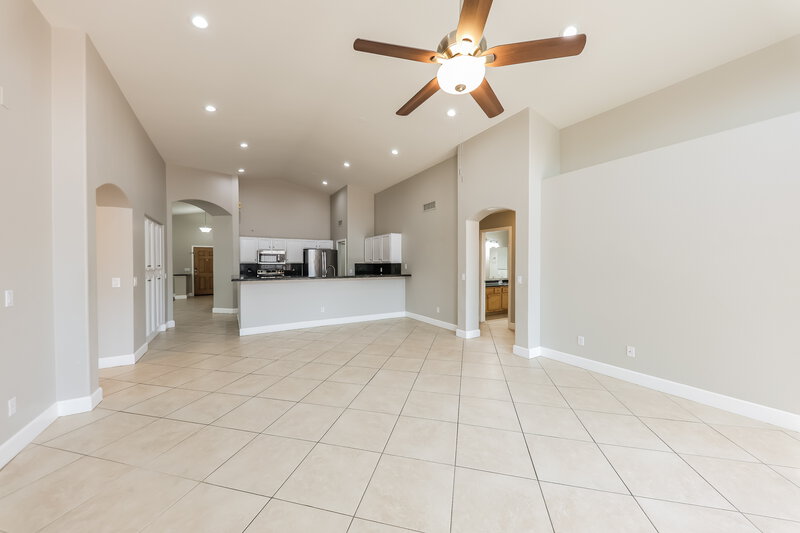 2,710/Mo, 15741 N 91st Dr Peoria, AZ 85382 Living Room View 2