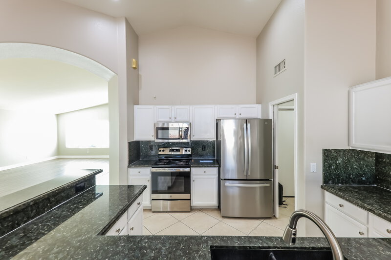 2,710/Mo, 15741 N 91st Dr Peoria, AZ 85382 Kitchen View