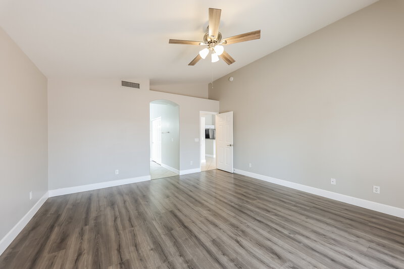 2,710/Mo, 15741 N 91st Dr Peoria, AZ 85382 Main Bedroom View 2