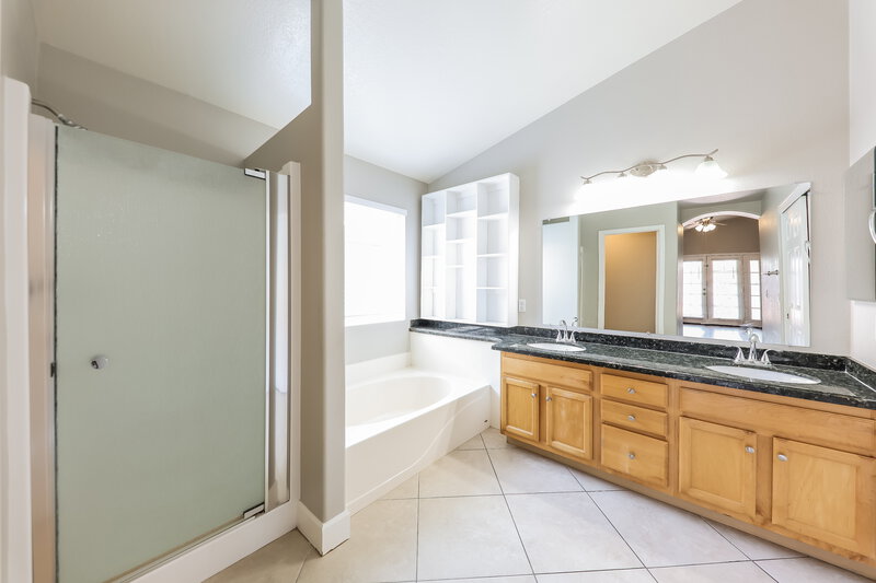 2,710/Mo, 15741 N 91st Dr Peoria, AZ 85382 Main Bathroom View