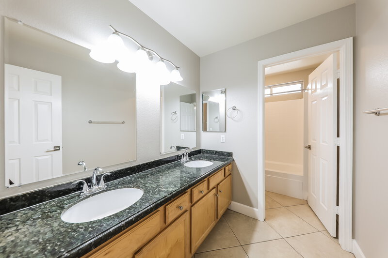 2,710/Mo, 15741 N 91st Dr Peoria, AZ 85382 Bathroom View