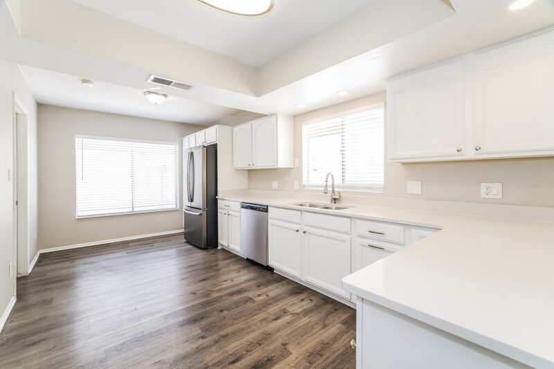 2,680/Mo, 1307 W Palo Verde Dr Chandler, AZ 85224 Kitchen View