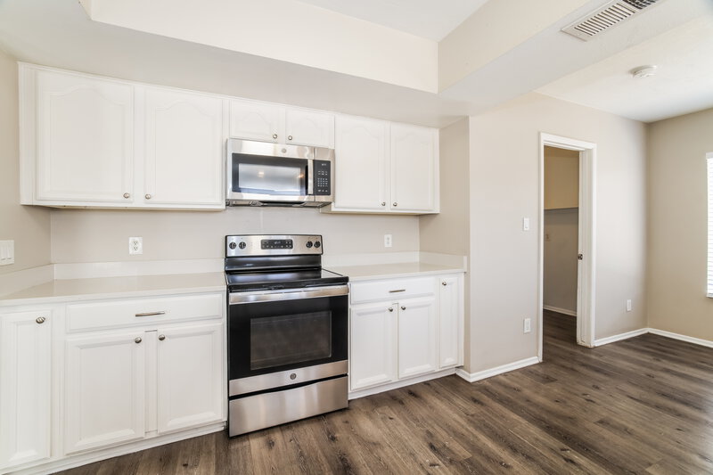 2,680/Mo, 1307 W Palo Verde Dr Chandler, AZ 85224 Kitchen View 3