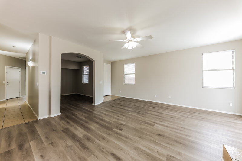 1,925/Mo, 7612 S 68th Dr Laveen, AZ 85339 Living Room View 2