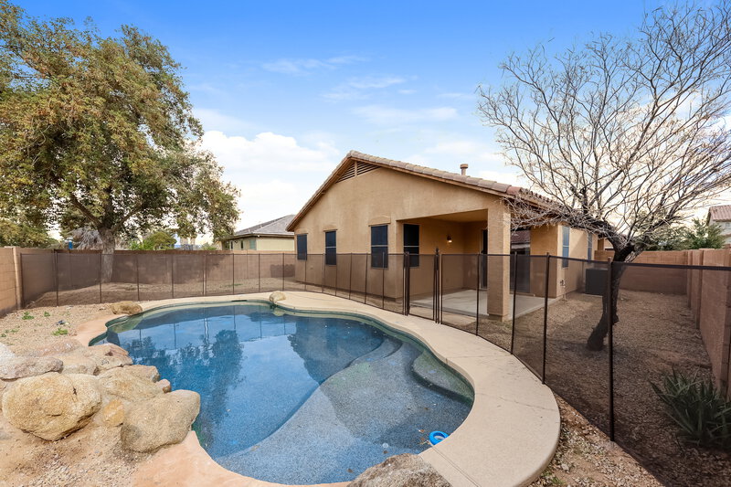 1,925/Mo, 7612 S 68th Dr Laveen, AZ 85339 Rear View