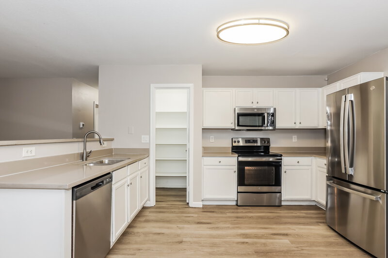 2,060/Mo, 10938 E Flossmoor Ave Mesa, AZ 85208 Kitchen View