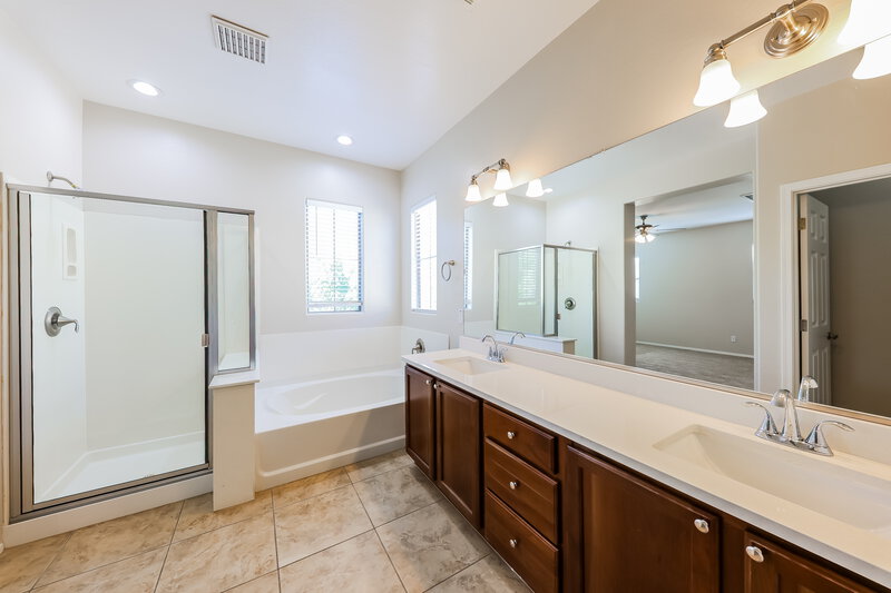 2,395/Mo, 25934 N 54th Ave Phoenix, AZ 85083 Main Bathroom View