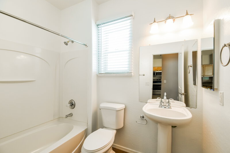 1,965/Mo, 4318 E Jasper Dr Gilbert, AZ 85296 Bathroom View