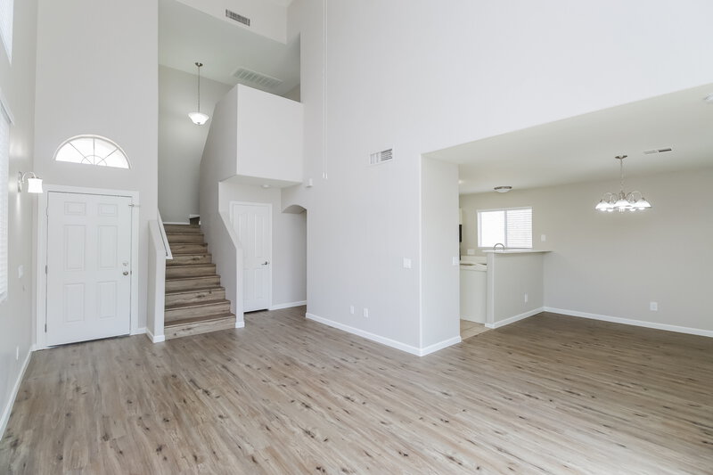 2,240/Mo, 3719 E Inverness Ave #38 Mesa, AZ 85206 Living Room View