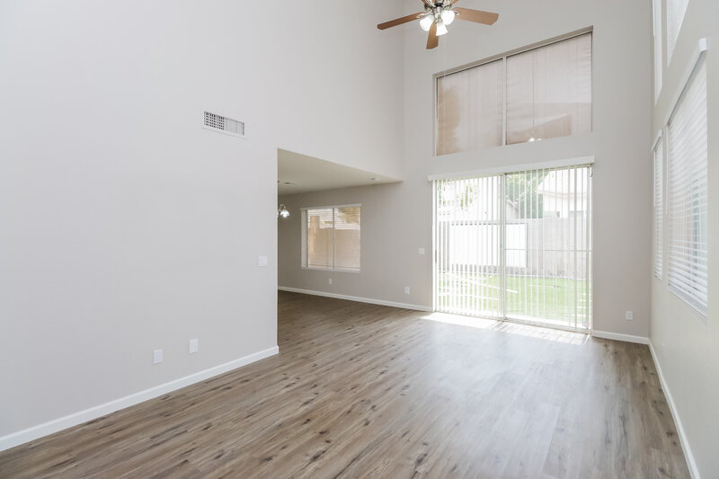 2,240/Mo, 3719 E Inverness Ave #38 Mesa, AZ 85206 Living Room View 2