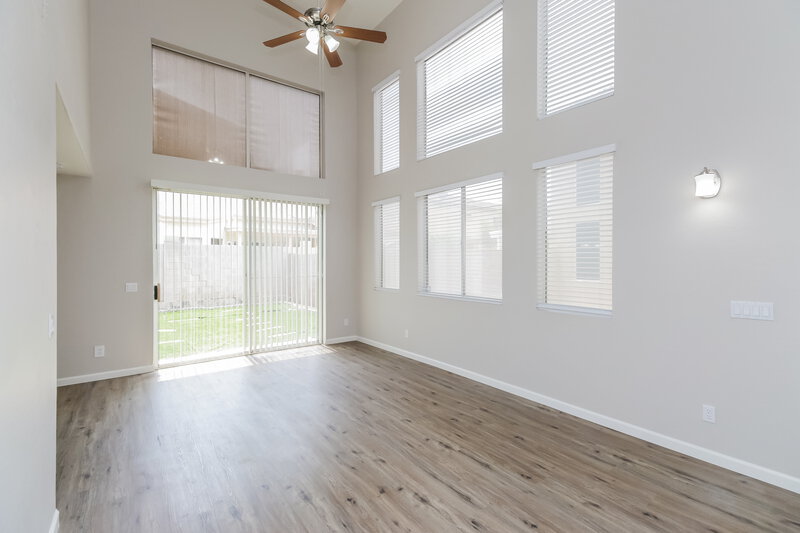 2,240/Mo, 3719 E Inverness Ave #38 Mesa, AZ 85206 Living Room View 3