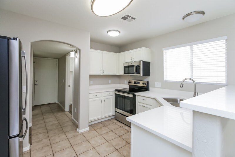 2,240/Mo, 3719 E Inverness Ave #38 Mesa, AZ 85206 Kitchen View