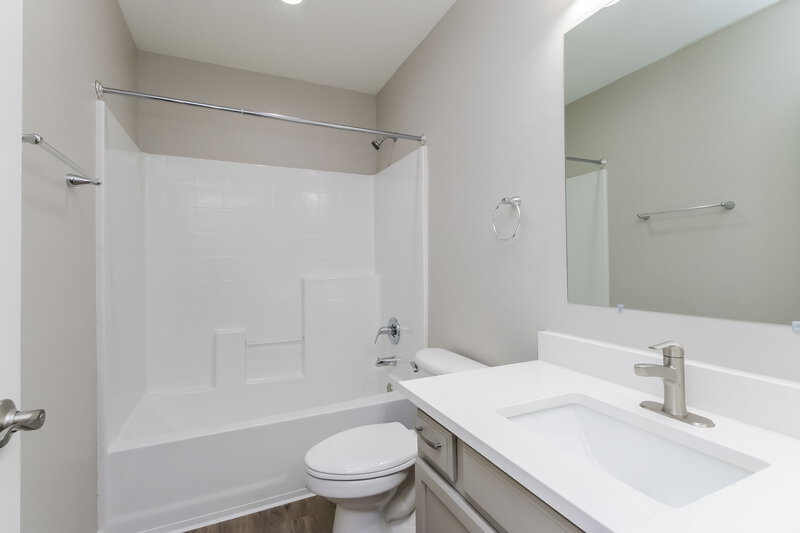 2,240/Mo, 3719 E Inverness Ave #38 Mesa, AZ 85206 Main Bathroom View