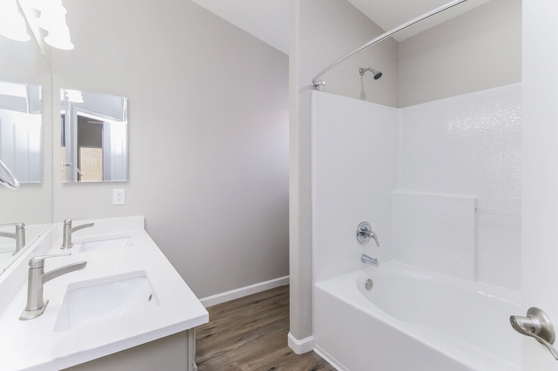 2,240/Mo, 3719 E Inverness Ave #38 Mesa, AZ 85206 Bathroom View
