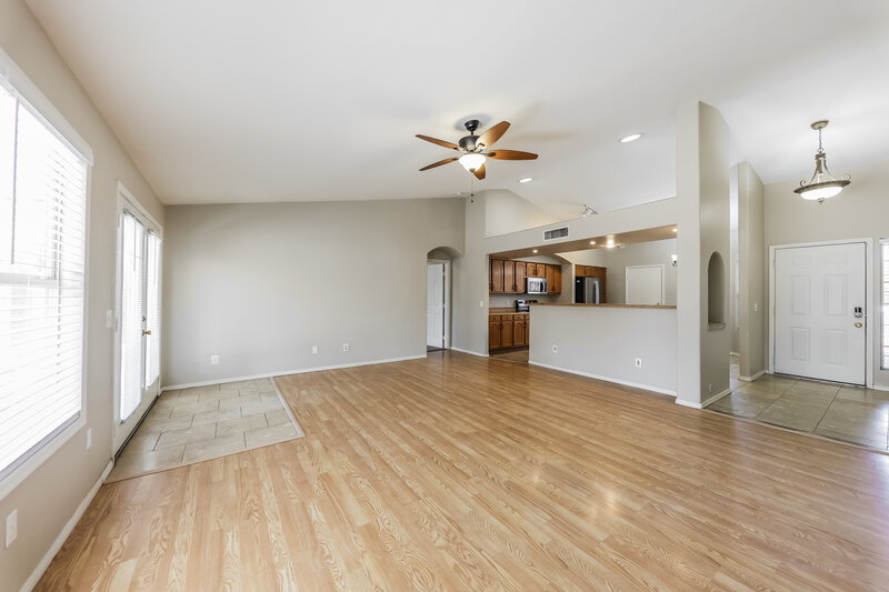 2,370/Mo, 743 W Sherri Dr Gilbert, AZ 85233 Living Room View 2