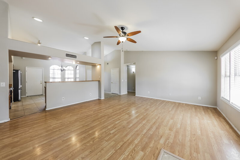 2,370/Mo, 743 W Sherri Dr Gilbert, AZ 85233 Living Room View 3