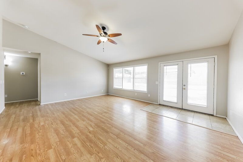 2,370/Mo, 743 W Sherri Dr Gilbert, AZ 85233 Living Room View 4