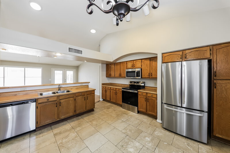 2,370/Mo, 743 W Sherri Dr Gilbert, AZ 85233 Kitchen View