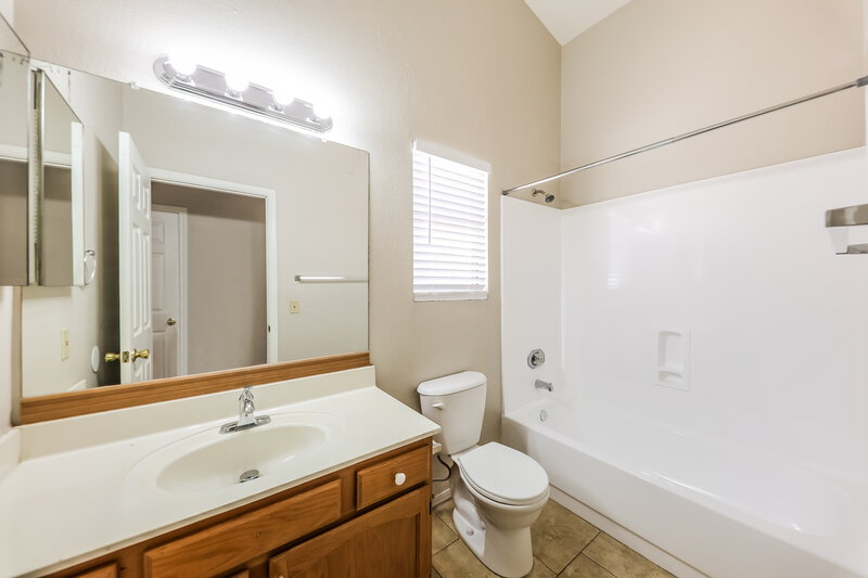 2,370/Mo, 743 W Sherri Dr Gilbert, AZ 85233 Bathroom View