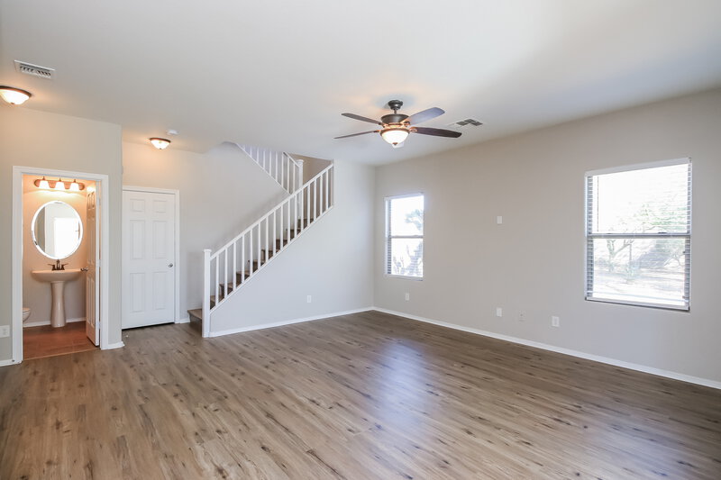 2,150/Mo, 900 W Broadway Ave Lot 83 Apache Junction, AZ 85120 Living Room View