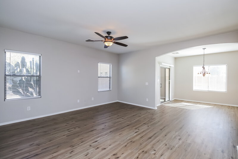 2,150/Mo, 900 W Broadway Ave Lot 83 Apache Junction, AZ 85120 Living Room View 2