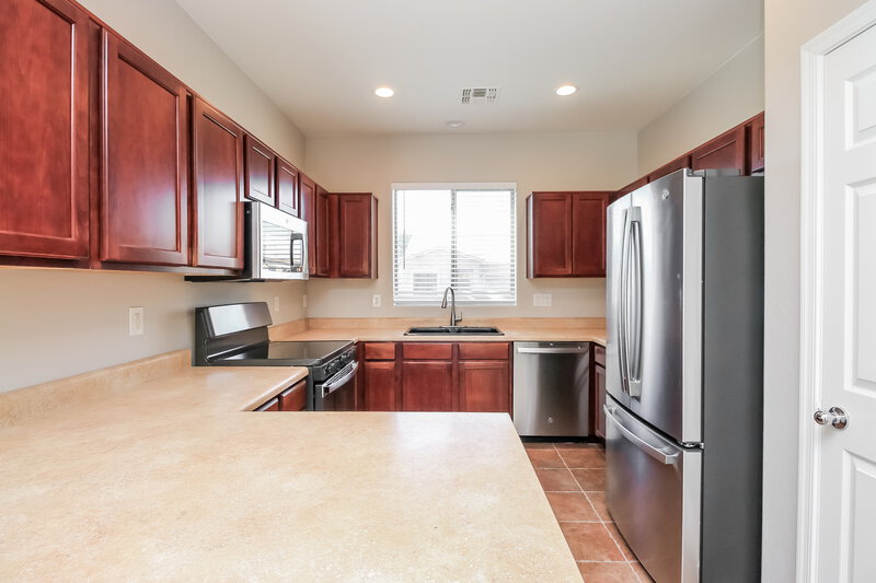 2,150/Mo, 900 W Broadway Ave Lot 83 Apache Junction, AZ 85120 Kitchen View