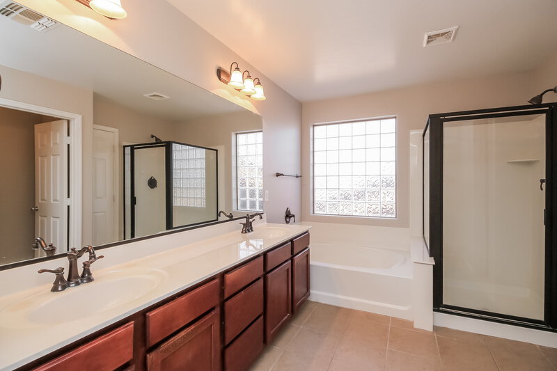 2,150/Mo, 900 W Broadway Ave Lot 83 Apache Junction, AZ 85120 Main Bathroom View