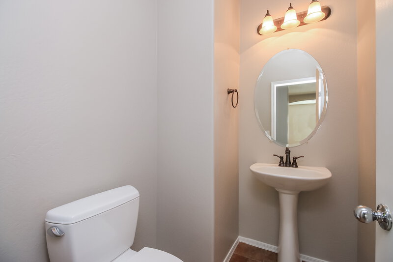 2,150/Mo, 900 W Broadway Ave Lot 83 Apache Junction, AZ 85120 Bathroom View 2