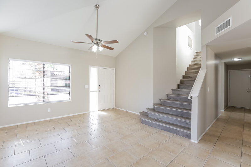 2,520/Mo, 18421 N 44th Pl Phoenix, AZ 85032 Living Room View 2