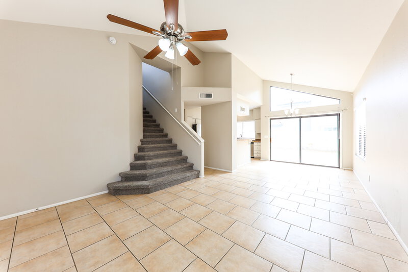 2,290/Mo, 18421 N 44th Pl Phoenix, AZ 85032 Living Room View 2