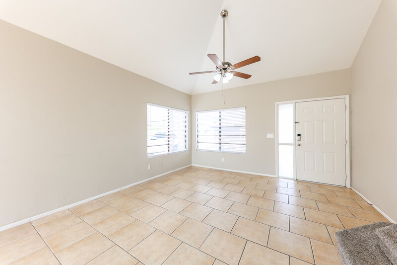 2,290/Mo, 18421 N 44th Pl Phoenix, AZ 85032 Living Room View 3