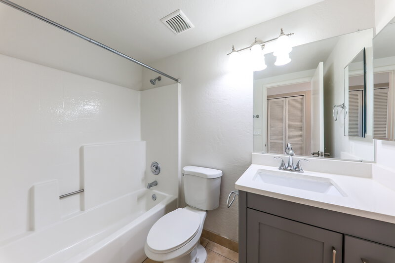 2,290/Mo, 18421 N 44th Pl Phoenix, AZ 85032 Bathroom View