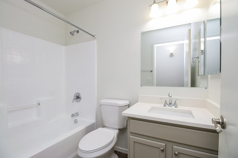 2,085/Mo, 973 E Yuma Ave Apache Junction, AZ 85119 Main Bathroom View
