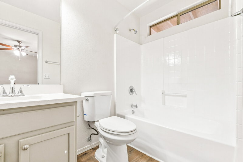 1,960/Mo, 973 E Yuma Ave Apache Junction, AZ 85119 Primary Bathroom View