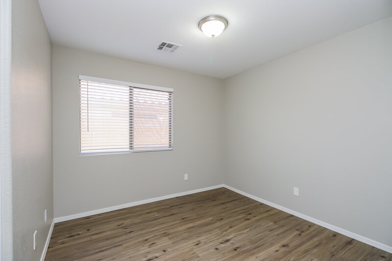 2,085/Mo, 973 E Yuma Ave Apache Junction, AZ 85119 Bedroom View 3