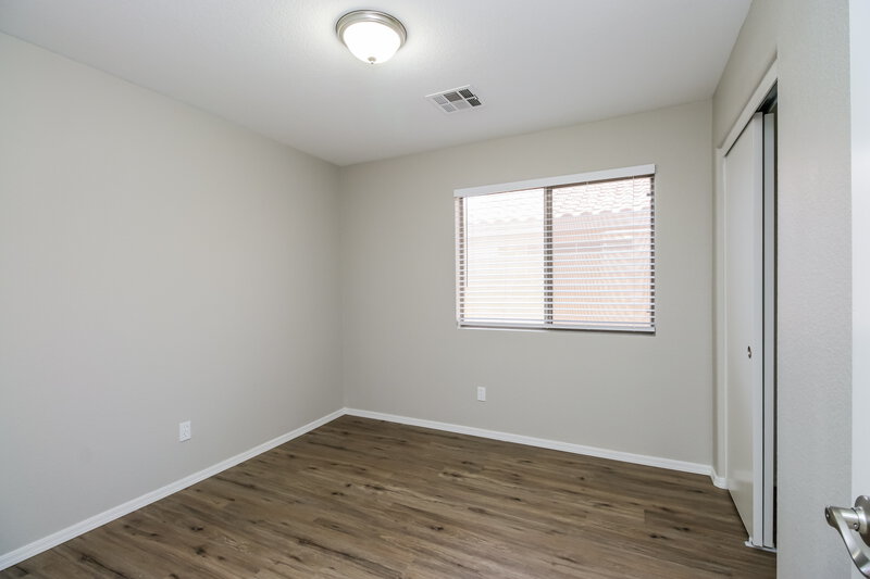 2,085/Mo, 973 E Yuma Ave Apache Junction, AZ 85119 Bedroom View 4
