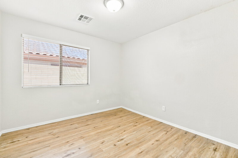 1,960/Mo, 973 E Yuma Ave Apache Junction, AZ 85119 Bedroom View 2
