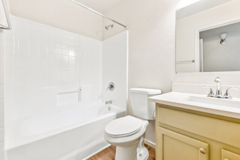 1,960/Mo, 973 E Yuma Ave Apache Junction, AZ 85119 Bathroom View