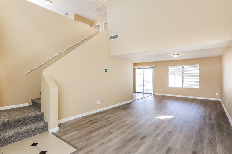 2,235/Mo, 22432 N 20th Pl Phoenix, AZ 85024 Living Room View