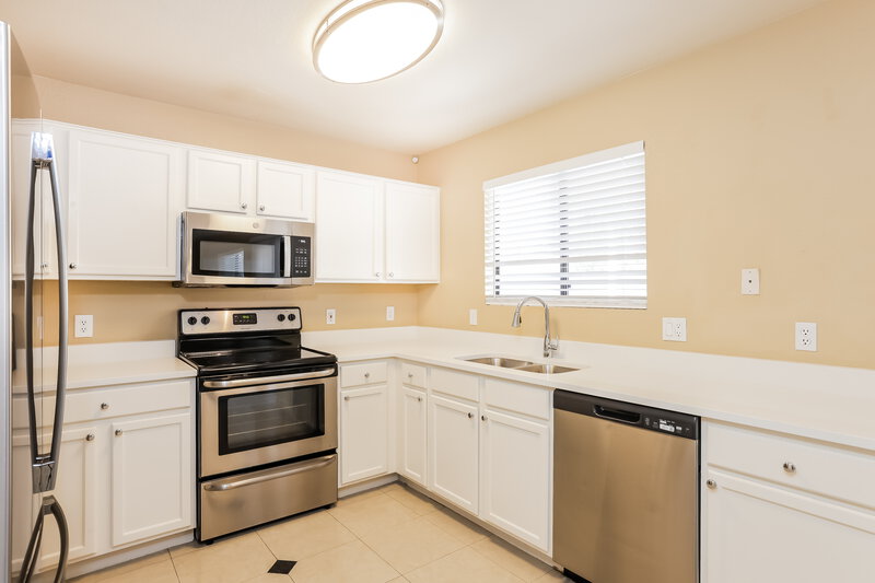 2,235/Mo, 22432 N 20th Pl Phoenix, AZ 85024 Kitchen View 2