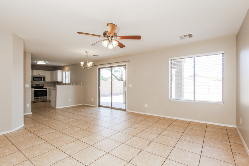 2,200/Mo, 6736 W Desert Ln Laveen, AZ 85339 Living Room View