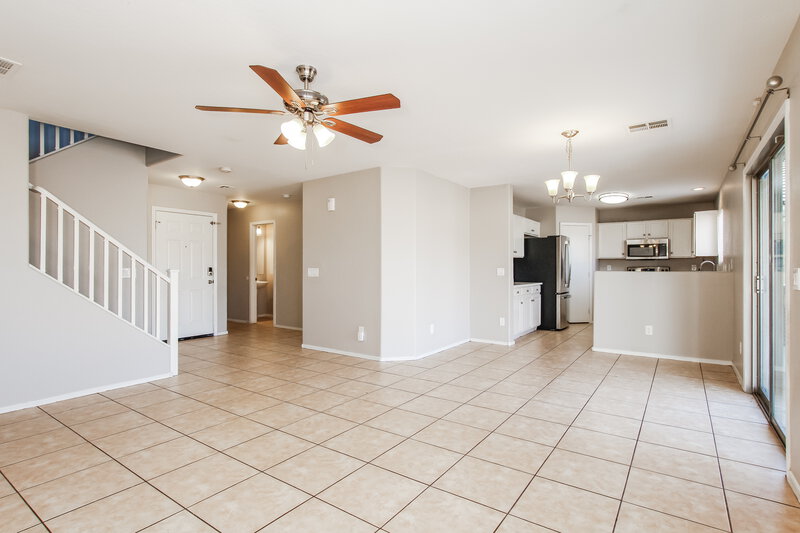 2,200/Mo, 6736 W Desert Ln Laveen, AZ 85339 Living Room View 2