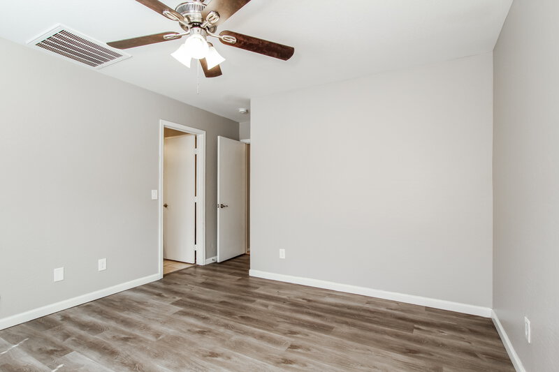 2,200/Mo, 6736 W Desert Ln Laveen, AZ 85339 Main Bedroom View 2