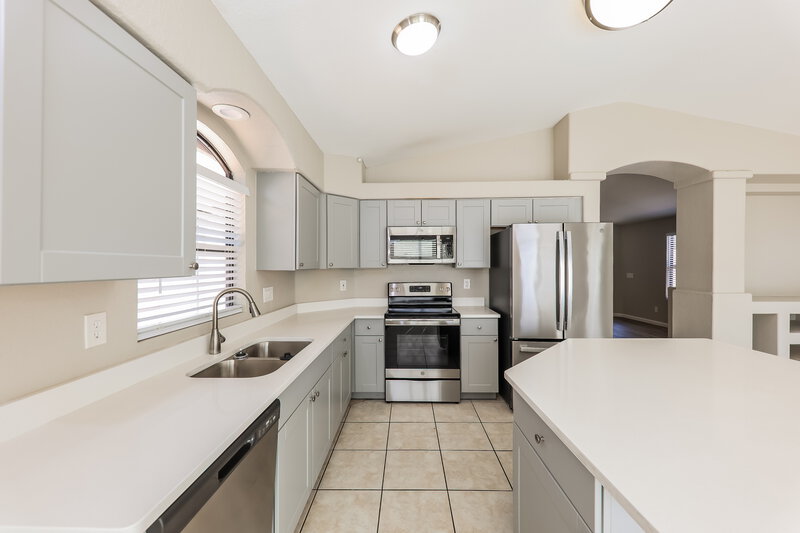 3,270/Mo, 3233 E Tonopah Dr Phoenix, AZ 85050 Kitchen View