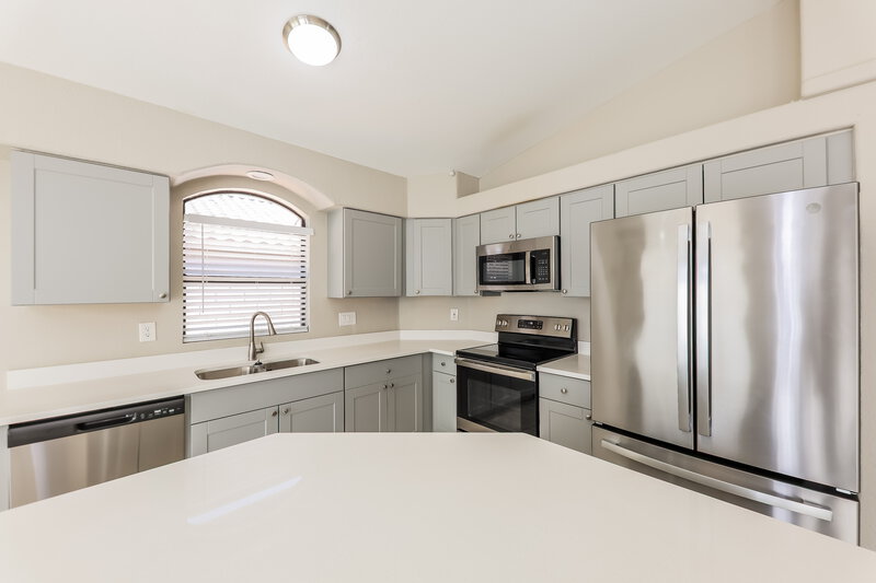 3,270/Mo, 3233 E Tonopah Dr Phoenix, AZ 85050 Kitchen View 2