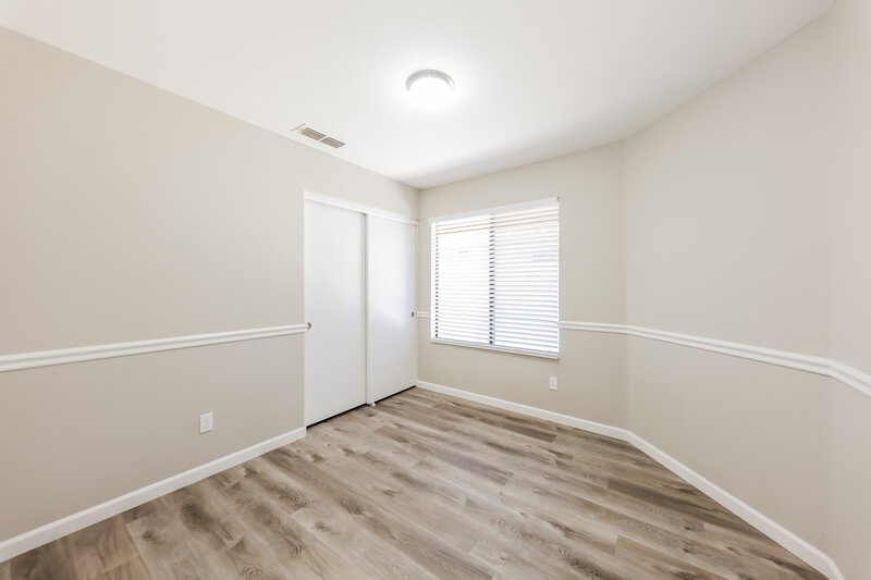 3,270/Mo, 3233 E Tonopah Dr Phoenix, AZ 85050 Bedroom View