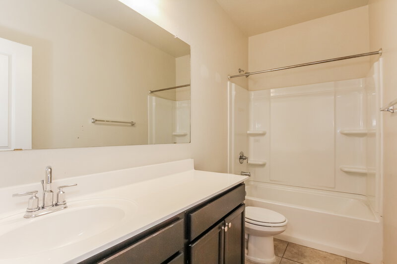 1,855/Mo, 7660 W Florence Ave Phoenix, AZ 85043 Bathroom View