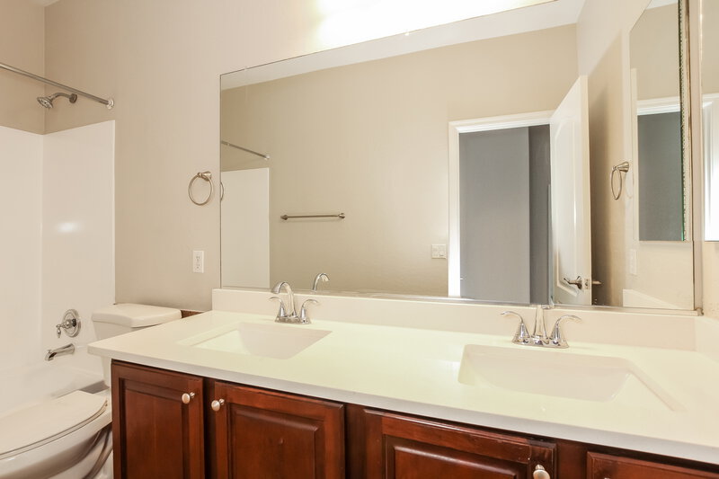 2,640/Mo, 11850 W Jessie Ln Sun City, AZ 85373 Main Bathroom View 2